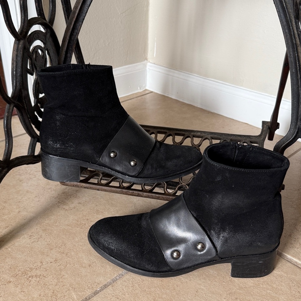 Stelle Monelle Black Ankle Boots w- leather strap across + Side Studs Size EU 40 - Picture 3 of 8
